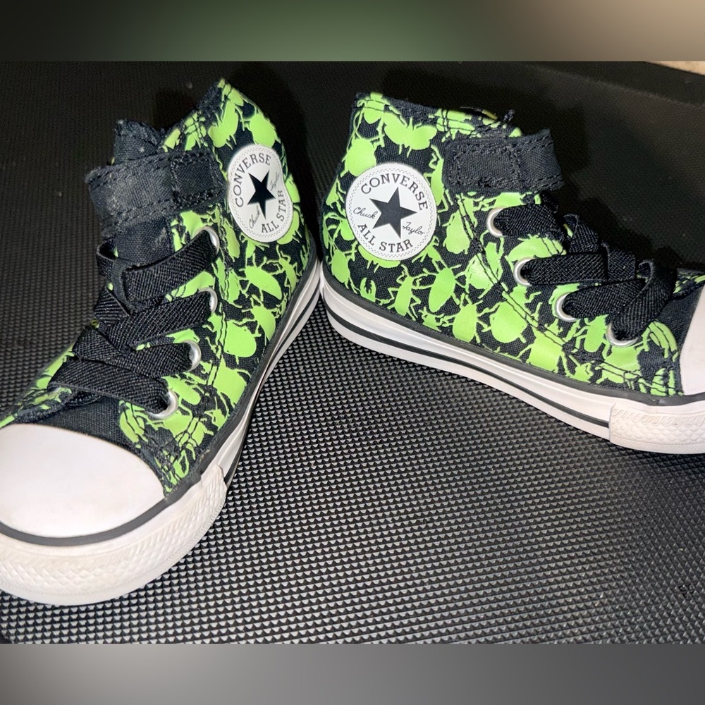Converse Kids High-Top Glow in the dark Sneakers in Neon Green and Black